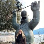 Begüm Kütük Instagram – Yeni yıl coşkusunu en güzel hissettiren #MontreuxNoelMarché de uçan Noel Baba’yı görmeye geldim evet🥰🎅🏻🎄