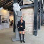 Begüm Kütük Instagram – Tüm sanat severlerin beklediği 17. Contemporary İstanbul başladı 💝  Kaydırarak bakarsanız @erdil in Totem ve Mantaboy eserlerini paylaştım. Totem heykelinin tepesindeki kızı biraz da kendime benzettim🥰 Hoşuma gitmedi değil☺️ @contemporaryistanbul 22 Eylül’e kadar sanat severleri ağırlamaya devam edecek. Tersane İstanbul