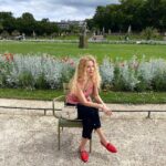 Begüm Kütük Instagram - Les magnifiques coquelicots de Paris! 🌺 Jardin du Luxembourg