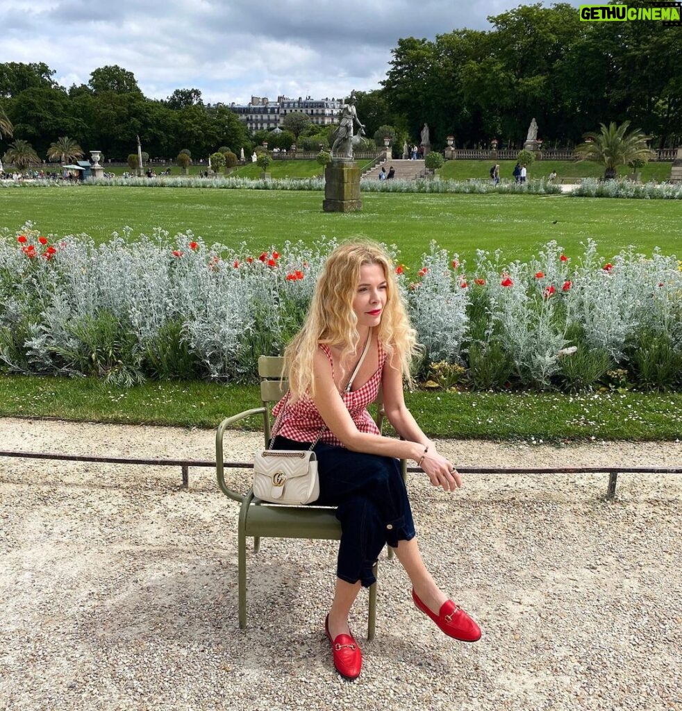 Begüm Kütük Instagram - Les magnifiques coquelicots de Paris! 🌺 Jardin du Luxembourg