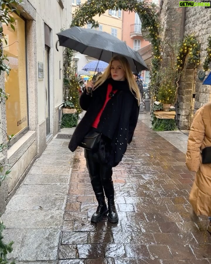Begüm Kütük Instagram - Pişşt beni özledin mi? @erdil ♥️ Como, Italy