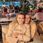 Begüm Kütük Instagram - Hayattaki en kıymetlim👯‍♀️Canımın içi canım ablam! Offf çok özlüyorum! Hoş geliyorsun. Tez gidiyorsun. Özletiyorsun kendini canımın içi 😩🤍 @gozakar #sisterhood Strada