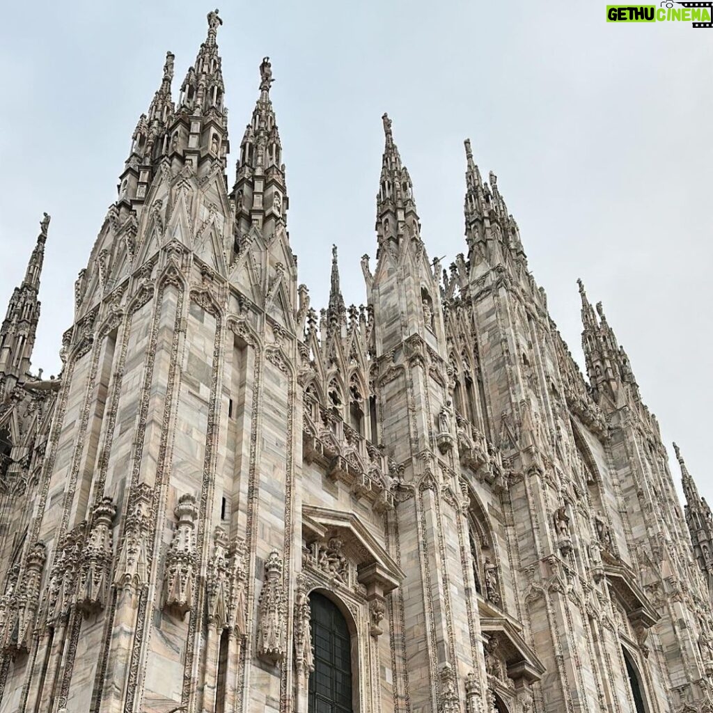 Begüm Kütük Instagram - La vita e bella 🌺 Duomo di Milano - Milan Cathedral