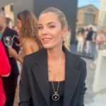 Begüm Kütük Instagram – Tüm sanat severlerin beklediği 17. Contemporary İstanbul başladı 💝  Kaydırarak bakarsanız @erdil in Totem ve Mantaboy eserlerini paylaştım. Totem heykelinin tepesindeki kızı biraz da kendime benzettim🥰 Hoşuma gitmedi değil☺️ @contemporaryistanbul 22 Eylül’e kadar sanat severleri ağırlamaya devam edecek. Tersane İstanbul