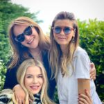 Begüm Kütük Instagram - #besties 🦋💞 @selinberry @eliftasangilince Seba Vista Konutları