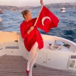 Begüm Kütük Instagram - Yaşasın CUMHURİYET🤍♥️ Cumhuriyet’in 100.yılı kutlu olsun🌹♾️ 🇹🇷 #yaşasıncumhuriyet #türkiyecumhuriyeti100yaşında