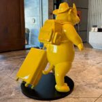 Begüm Kütük Instagram - Hi @erdil 💛 The Tourist by #ErdilYaşaroğlu💫 @artshotel_ @burosarigedik #contemporaryart #contemporarysculpture #sculpture #modernart #cagdassanat #heykel #modernsanat #art #arte #zbrush #zbrushsculpt #erdil #erdilyasaroglu #rhino #tourist #yellow #rhinoceros Arts Hotel Yalıkavak