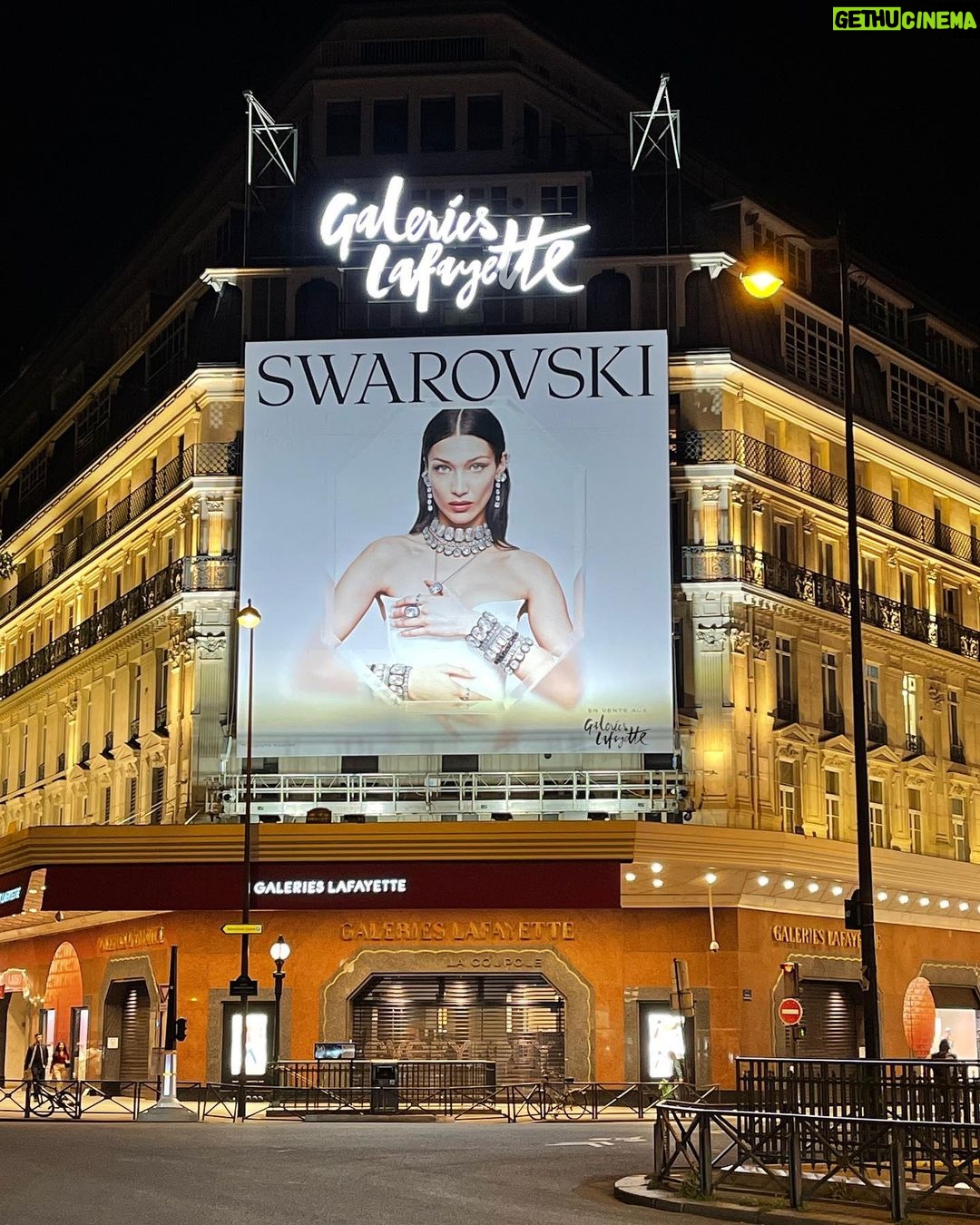 Bella Hadid Instagram - hello sweet city of ❤️…..