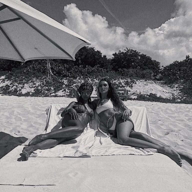Bella Hadid Instagram - ❤️Happy Birthday to my Sis…Thank you for being you… no matter how much time spent apart, we are forever with each other in spirit✨🤝Always there without fail, for not only me but anyone in need. Knows exactly when to check in, or when something’s wrong. Each other’s hype girls for life !!The most special human with the most special heart: I celebrate U everyday!! i❤️❤️❤️You My Fan❤️❤️❤️❤️ @fannybourdettedonon
