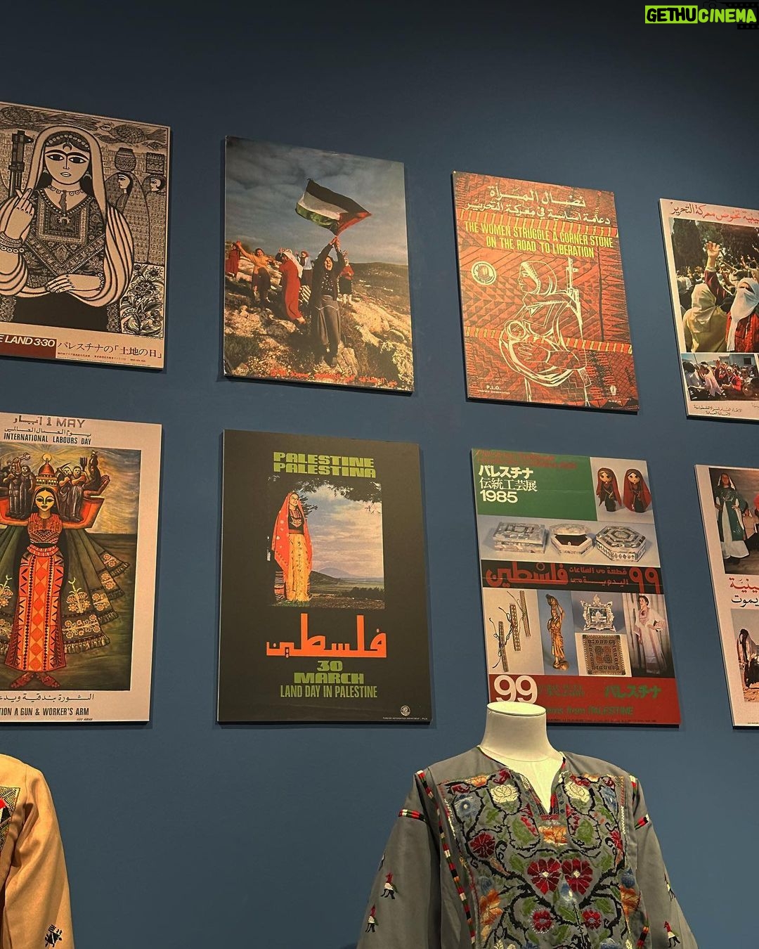 Bella Hadid Instagram - Landed in Doha and went straight to see the incredible new Palestine exhibition, “Labour of Love” “Embroidering Palestinian History will take visitors on a journey of discovery of tatreez embroidery as woven into the social, economic, and political fabric of Palestinian society, through different historical periods.” This show brought tears to my eyes and even more pride for my beautiful Palestinian roots and people. I love you Qatar and I love you Palestine! Photos by my sister @yasminediba