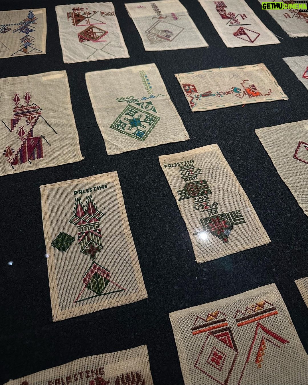 Bella Hadid Instagram - Landed in Doha and went straight to see the incredible new Palestine exhibition, “Labour of Love” “Embroidering Palestinian History will take visitors on a journey of discovery of tatreez embroidery as woven into the social, economic, and political fabric of Palestinian society, through different historical periods.” This show brought tears to my eyes and even more pride for my beautiful Palestinian roots and people. I love you Qatar and I love you Palestine! Photos by my sister @yasminediba