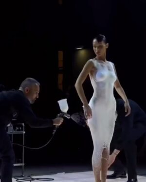 Bella Hadid Instagram - Congratulations @coperni @sebastienmeyer @arnaud_vaillant @helenatejedor I Love You🖤 No rehearsal, no nothing, just passion 🖤