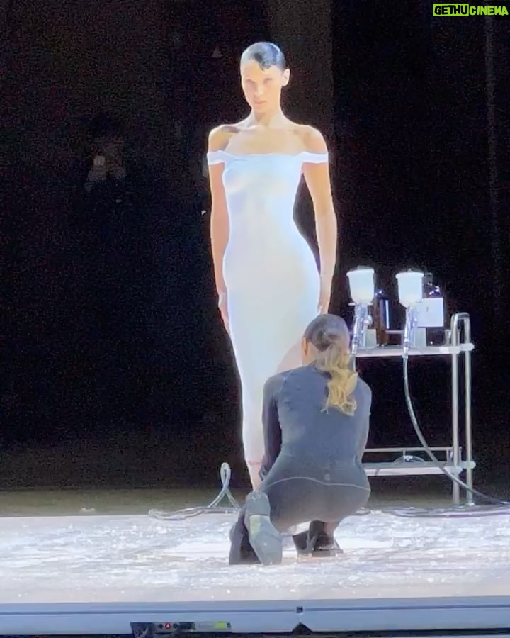 Bella Hadid Instagram - Congratulations @coperni @sebastienmeyer @arnaud_vaillant @helenatejedor I Love You🖤 No rehearsal, no nothing, just passion 🖤