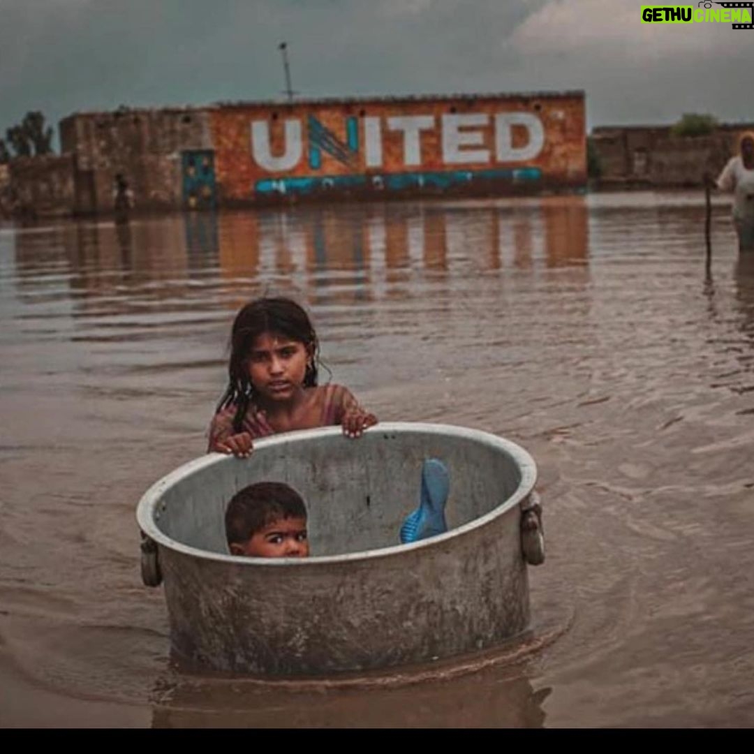 Bella Hadid Instagram - This doesn’t even seem real, but is a reality to so many. More than 1000 people — a third of them children — have died during severe flooding across Pakistan. From June through August, 2022, torrential monsoon rains washed away entire villages and infrastructure across Pakistan’s four provinces, affecting at least 33 million people. 4 million acres of crops have been destroyed and 800,000 livestock have died. Not only is this traumatizing for the people of Pakistan but it will also ,long-term, increase food insecurity across the country and will have a severe impact on the economy… “Pakistan has been facing increasingly devastating climate-induced drought and flooding,” says IRC Pakistan country director Shabnam Baloch. “Despite producing less than 1% of the world’s carbon footprint, the country is suffering the consequences of the world’s inaction.” … This is a climate crisis and we need to be there for the people of Pakistan. $2.50 can provide micronutrient sachets for a pregnant mother and young child $12 can provide a hygiene kits with soap, sanitizer, detergent, buckets, menstrual supplies, etc – enough for 3 months for a family. $55 can provide a carton of 55 ready-to-use-therapeutic food sachets that can treat a child suffering from severe acute malnutrition for 6-8 weeks. UNICEF is on the ground, delivering lifesaving medical supplies, safe water and nutrition, mental health support, educational resources and more. I’m putting the link in my bio in case you’d like to donate. If not , spreading the word on this environmental crisis and the people impacted is very important as well. Love you all and God Bless. 🤍