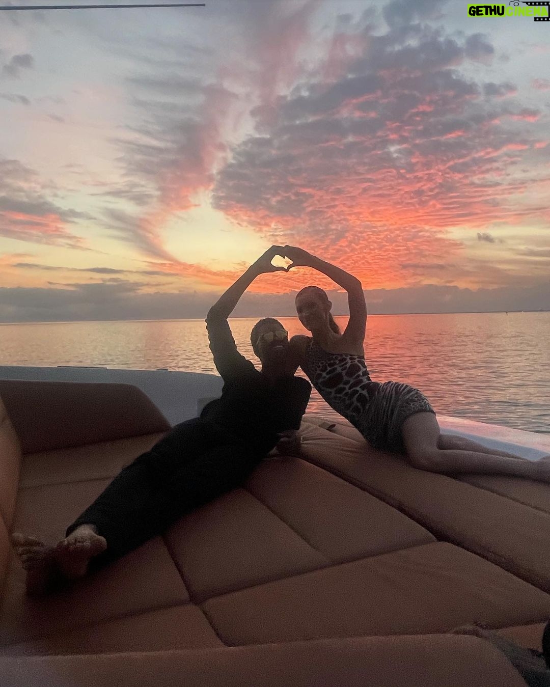 Bella Hadid Instagram - @michaelkors #michaelkors partner in crime @altonmason 👯🖤 #Ad