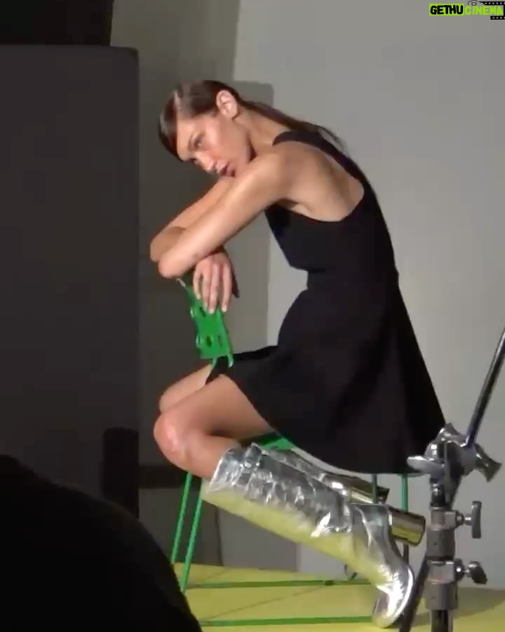 Bella Hadid Instagram - Familia 🪽 Back in action Love you Photographer @brvceanderson Fashion Editor @kegrand Art Direction: @Bellahadid Hair: @Akkishirakawa Make up: @samvissermakeup Nails: @jinwoonchoi Casting: @bitton BTS: @yasminediba PERFECT MAG COVER 🩷 @theperfectmagazine