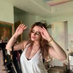Bella Thorne Instagram - I ended up ditchin the tank 👀 BABY ITS COLD OUTSIDE❤️