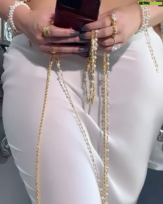 Bella Thorne Instagram - um itβs also Black Friday at @thornedynasty and like up to 50% off ππππ«£ and our desert darling dome ring is now $25 YASSSπππ