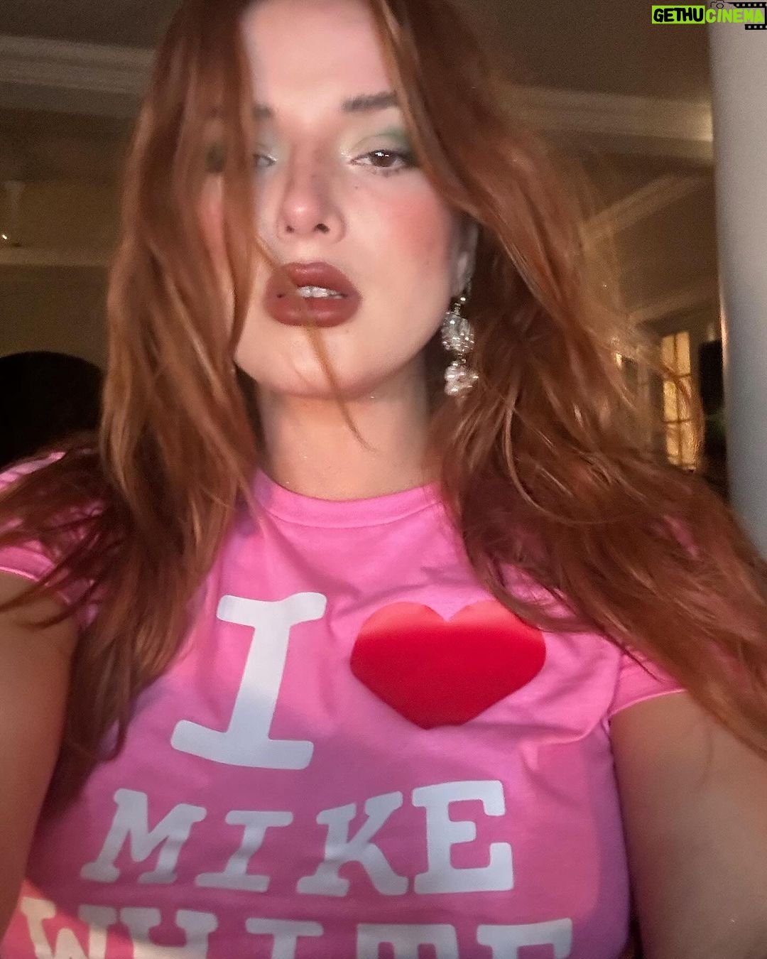 Bella Thorne Instagram - Shirt says all I need to say ** @ Mike white