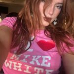 Bella Thorne Instagram - Shirt says all I need to say ** @ Mike white