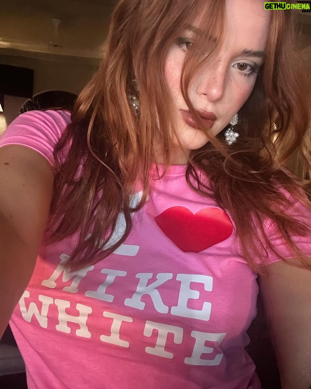 Bella Thorne Instagram - Shirt says all I need to say ** @ Mike white