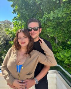 Bella Thorne Instagram - Fridays