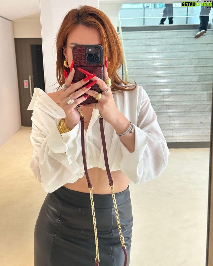 Bella Thorne Instagram - Not so quiet luxury in Paris