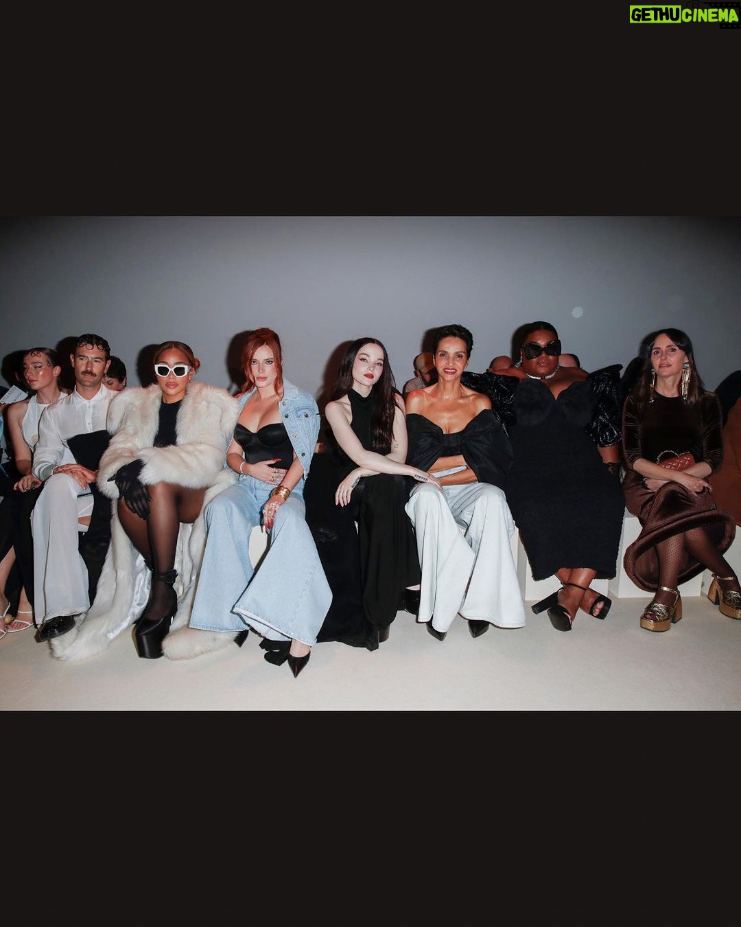 Bella Thorne Instagram - @harris_reed is an absolute icon this show was FABULOUS in every sense of the word @ninaricci Palais de Tokyo