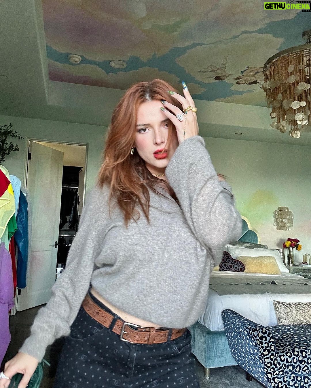 Bella Thorne Instagram - Ok so sun Libra Moon Capricorn And rising Taurus Can someone explain my astrology to me !!! Also 80 % masculine and 20% feminine sounds about right😂