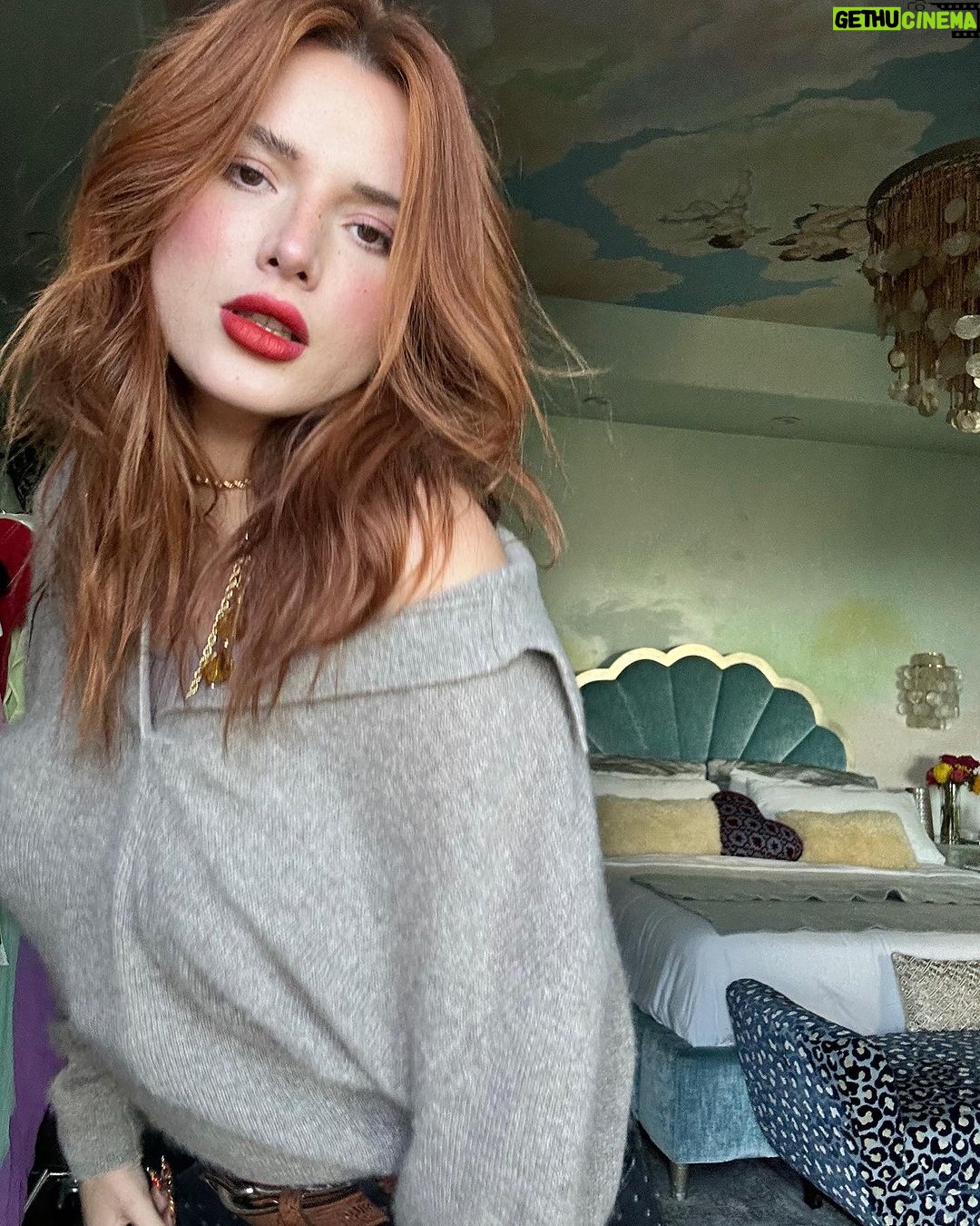 Bella Thorne Instagram - Ok so sun Libra Moon Capricorn And rising Taurus Can someone explain my astrology to me !!! Also 80 % masculine and 20% feminine sounds about right😂