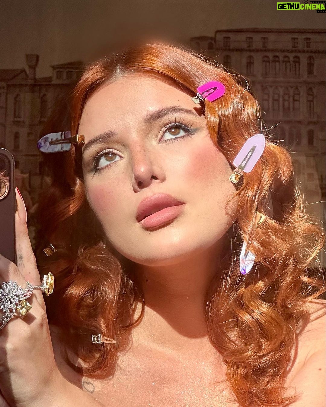 Bella Thorne Instagram - @tomfordbeauty for a @tomford dress