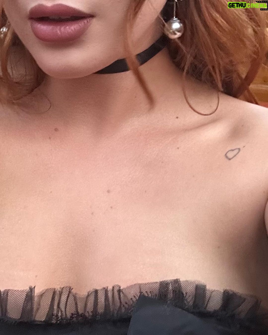 Bella Thorne Instagram - I styled myself and did my make up for this look Thoughts ????
