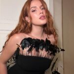Bella Thorne Instagram - When I say I felt divine in this dress… 🖤 What do u feel amazing in?