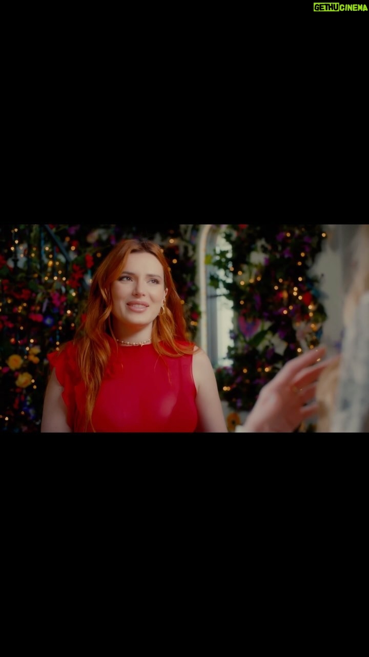 Bella Thorne Instagram - Holidays with Thorne #thornedynasty #thorneroyalty