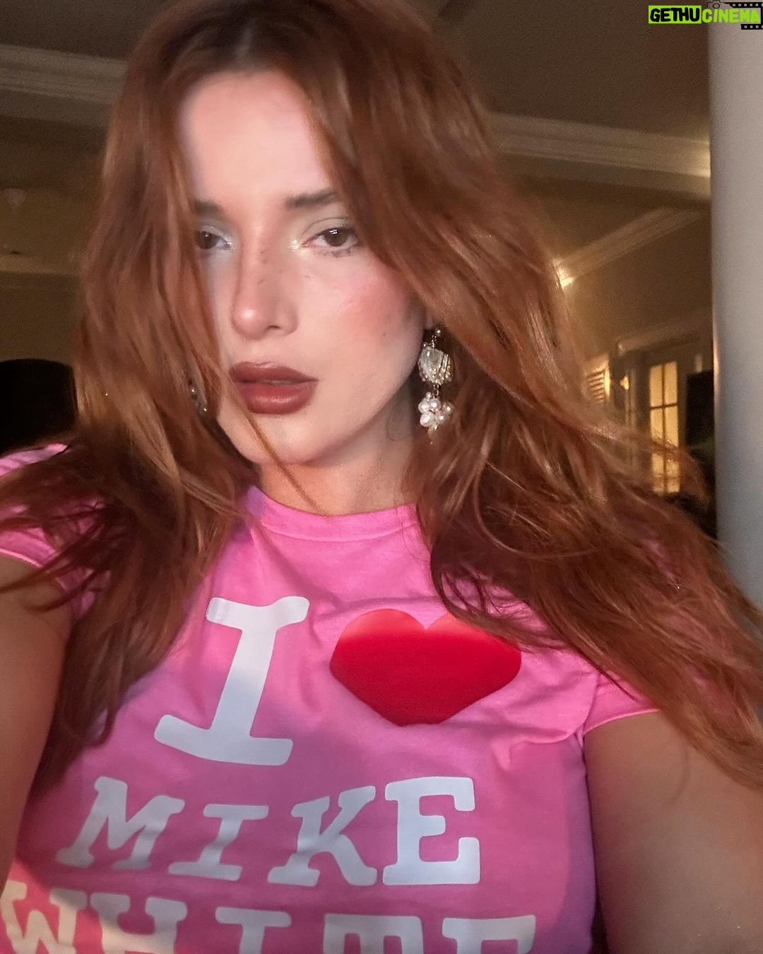 Bella Thorne Instagram - Shirt says all I need to say ** @ Mike white