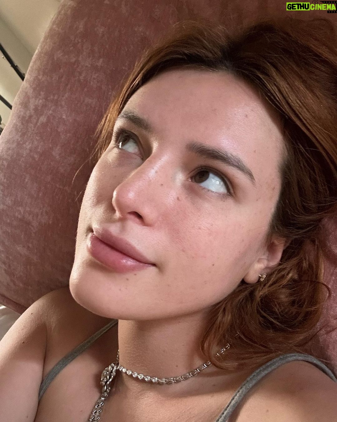Bella Thorne Instagram - Does anyone else wake up and take selfies ?:) After weeks of prep and long night shoots skin is poppin!!! My brain body and knees are tired from directing but the skin is NOT 🥹👏😍