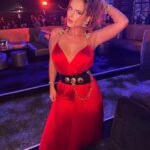 Bella Thorne Instagram - Keep your opinions to yourself but direct your compliments towards me (and @schiaparelli )