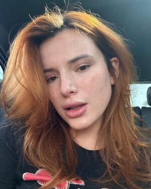 Bella Thorne Instagram - Fresh Faced Friday! Race you to Coachella ✌🏼

Also if ur a day one u know I struggled with cystic acne, look at my no makeup face !!!! Ahhhh very very happy and my new skin routine is killing it for me 😋