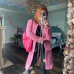 Bella Thorne Instagram - My summer shoe essential I’m in a WHOLE pink mood 💗💗