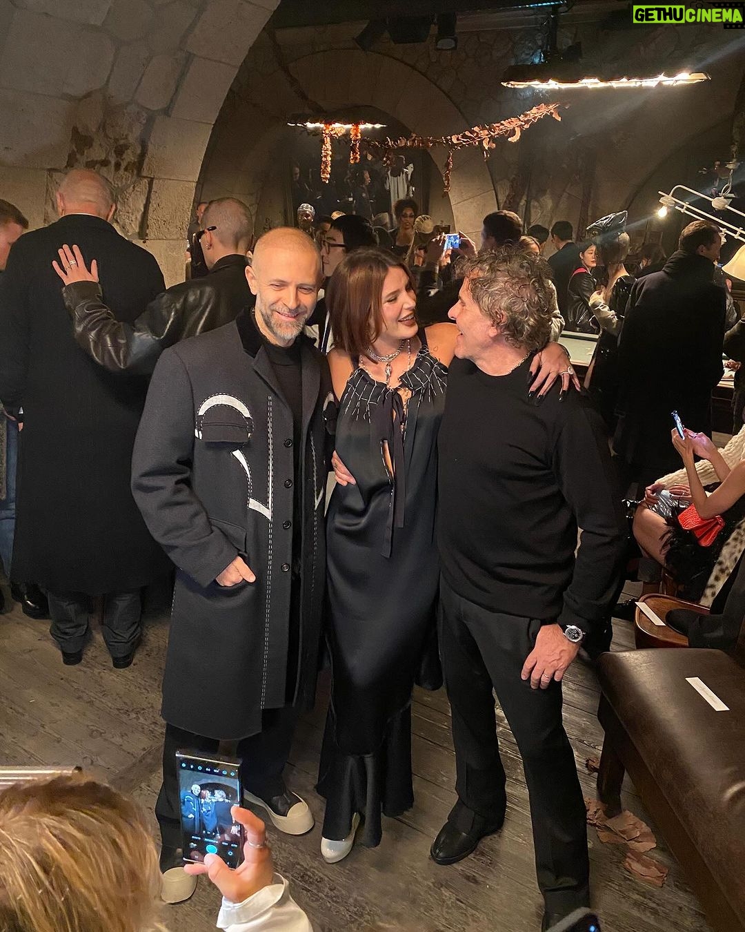 Bella Thorne Instagram - Thank you for having me @renzorosso @stefano.rosso.brave 🖤 @maisonmargiela @jgalliano was everything and I got to wear my @thornedynasty Jewlery with this amazing look that I loved so much!! Paris,France