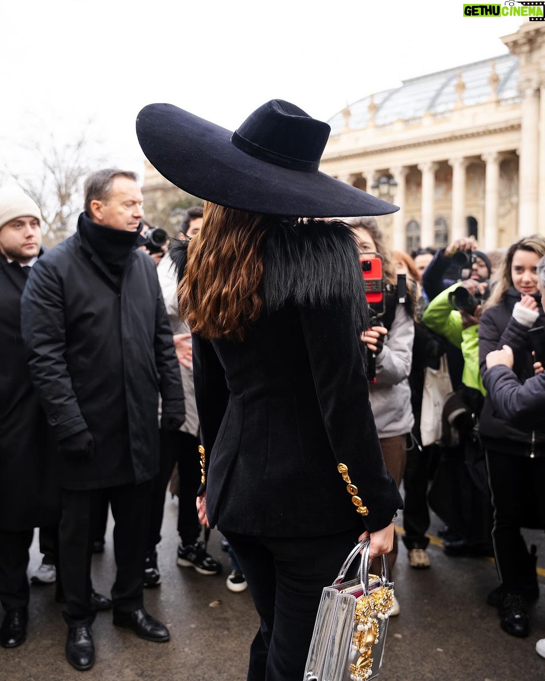 Bella Thorne Instagram - @schiaparelli Haute Couture in Paris was a dream ✨ Paris,France