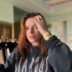Bella Thorne Instagram - I ended up ditchin the tank 👀 BABY ITS COLD OUTSIDE❤️