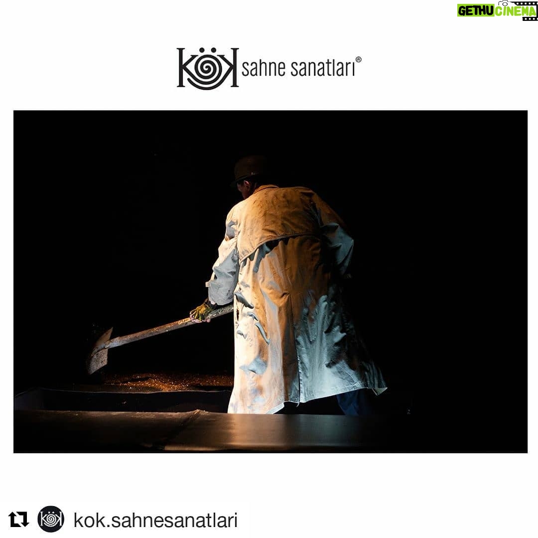 Berkan Şal Instagram - #Repost @kok.sahnesanatlari (@get_repost) ・・・ +Düşünüyorum da ölüm çok şey değiştirmiyor aslında. -Tam tersine, gerçekleri gösterir insana. Nasıl yaşadığımızı nasıl gömüldüğümüz gösterir aslında. #Koleksiyoncu 🎭#Tiyatro #Ankara Şubat ayı gösterimlerimizin sınırlı sayıdaki biletleri satışta! Linke profilimizden ulaşabilirsiniz. @berkansal @hakan_boyav @ozbirerciyas