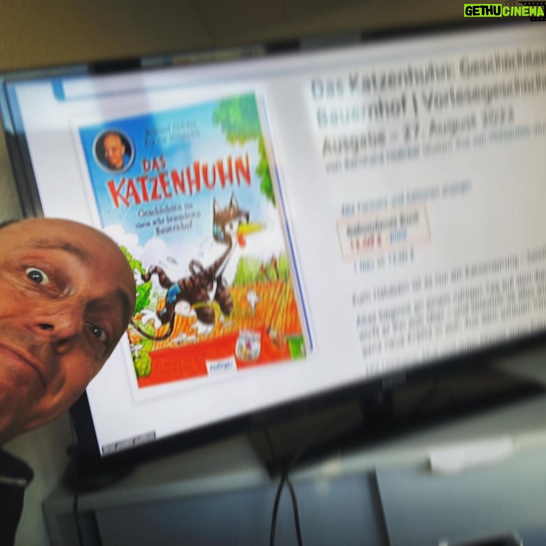 Bernhard Hoëcker Instagram - Was für eine Freude: Unser neues Buch kommt zwar erst Ende August auf den Markt, aber bei einem der großen Internet Buchhändler kann man es schon sehen. Das Katzenhuhn. Ich empfehle die händische Suche nach „Katzenhuhn“. Wann findet lustige Sachen, nichts, aber auch gar nichts mit unserer kleinen Heldengeschichte zu tun haben. Wann das genaue Erscheinungsdatum dieses Vorlesebuches ist, erfahrt ihr auf diesem Kanal… #katzenhuhn @dominikruppillustration #evavonmuehlenfels #thienemannesslingerverlag #vorlesen Jenfeld, Hamburg, Germany
