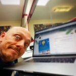 Bernhard Hoëcker Instagram - Ich sitze gerade in Herborn im Theater und stelle fest, dass die signierte Ausgabe von Püüüp von unserem Schreibtisch über Niko beim Verlag und da im Onlineschop gelandet ist. Dran kommt man über meine Webseite oder direkt hier: https://www.awin1.com/cread.php?awinmid=23269&awinaffid=918337&ued=httpswww.thienemann-esslinger.deproduktsignierte-ausgabe-was-macht-pueueuep-4049985004746 #wasmachtpüüüp #evavonmühlenfels #nikolairenger #bilderbuch #lieblingsbücherfürsleben @thienemannesslinger_kinderbuch Kulturscheune Herborn (KuSch)