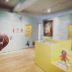 Bernhard Hoëcker Instagram - Heute haben Eva und ich unser Buch „Was macht Püüüp?“ zum Anlass der Buchmesse in Frankfurt im Struwwelpetermuseum den Kindern präsentiert. Danke ans Museum für die Orga und den kleinen Exkurs in Struwwels Leben. #wasmachtpüüüp #buchmessefrankfurt #lesung #bilderbuch #evavonmühlenfels #struwwelpetermuseum #frankfurt Frankfurt-Altstadt