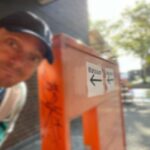 Bernhard Hoëcker Instagram - Heute ist wieder ein ganz besonderer Tag: Wahltag. Feiert die Demokratie und die, die dafür gekämpft haben, indem ihr wählen geht. Nichtwählen ist feige… oder ein Orgaproblem.. #bundestagswahl2021 #wählengehen #nichtwählenistnichtneutral #nichtwählenistkeineoption Bonn, Germany