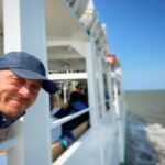 Bernhard Hoëcker Instagram - Endlich wieder auf hoher See. Der Weg nach Spiekeroog ist gesäumt von Wellen, Wind und Wigald. Heute 2x Show, dann drei Tage Inselpause. @wigaldboning @macpivi7 @inselspiekeroog #nordsee #spiekeroog #fähre