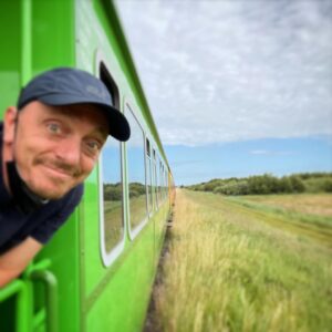 Bernhard Hoëcker Instagram - Heute sind @wigaldboning und ich auf Langeoog. 17 und 20 Uhr schöne Coronakonforme 75 Minuten ohne Pause.
Sollte ich irgendwas über die Insel schon wissen…? 

#langeoog #gutefrage 
#inseltour