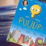 Bernhard Hoëcker Instagram - Endlich ist es fertig: „Was macht Püüüp“. Ein Geräusch sucht sein zu Hause. Vor über einem Jahr haben Eva von Mühlenfels und ich mit einer Vorlesebilderbuchidee mit dem Verlag zusammengesessen. Dann hat Niko Renger noch wunderschöne Bilder gemalt und am 27. Juli kommt es in den Handel. Wir haben die ersten 200 Exemplare persönlich signiert. Wie ihr an die rankommt erfahrt ihr hier. @nikolai_renger @thienemann_esslinger_verlag #Kinderbuch #bilderbuch #Vorlesen #Püüüp